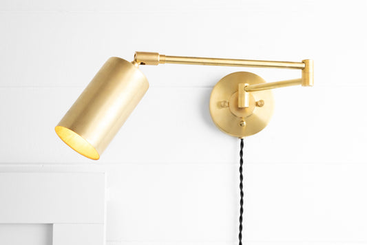 PLUG IN LIGHT MODEL No. 2338