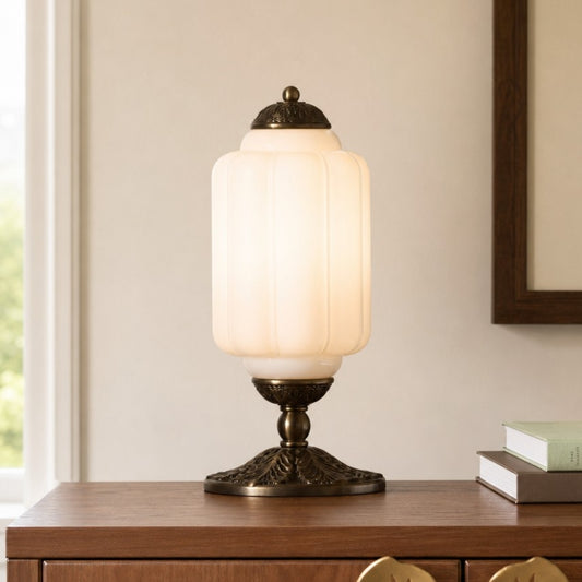 Fantino Vintage Scallop Milk Glass Table Lamp