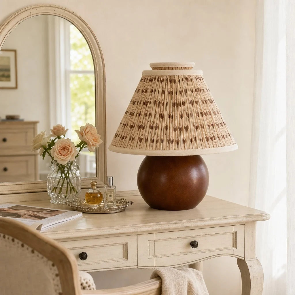 Gwen Vintage Country Pleated Floral Linen Table Lamp (17).webp__PID:7cb0aeea-3fb2-4145-b1be-6e900dc54f58