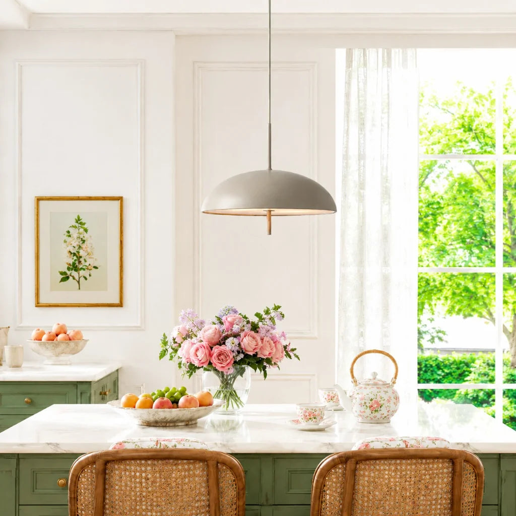 Odette Minimalist Metal Round Pendant Light3.webp__PID:67103f34-98b4-484c-94e0-19cabc31c21b
