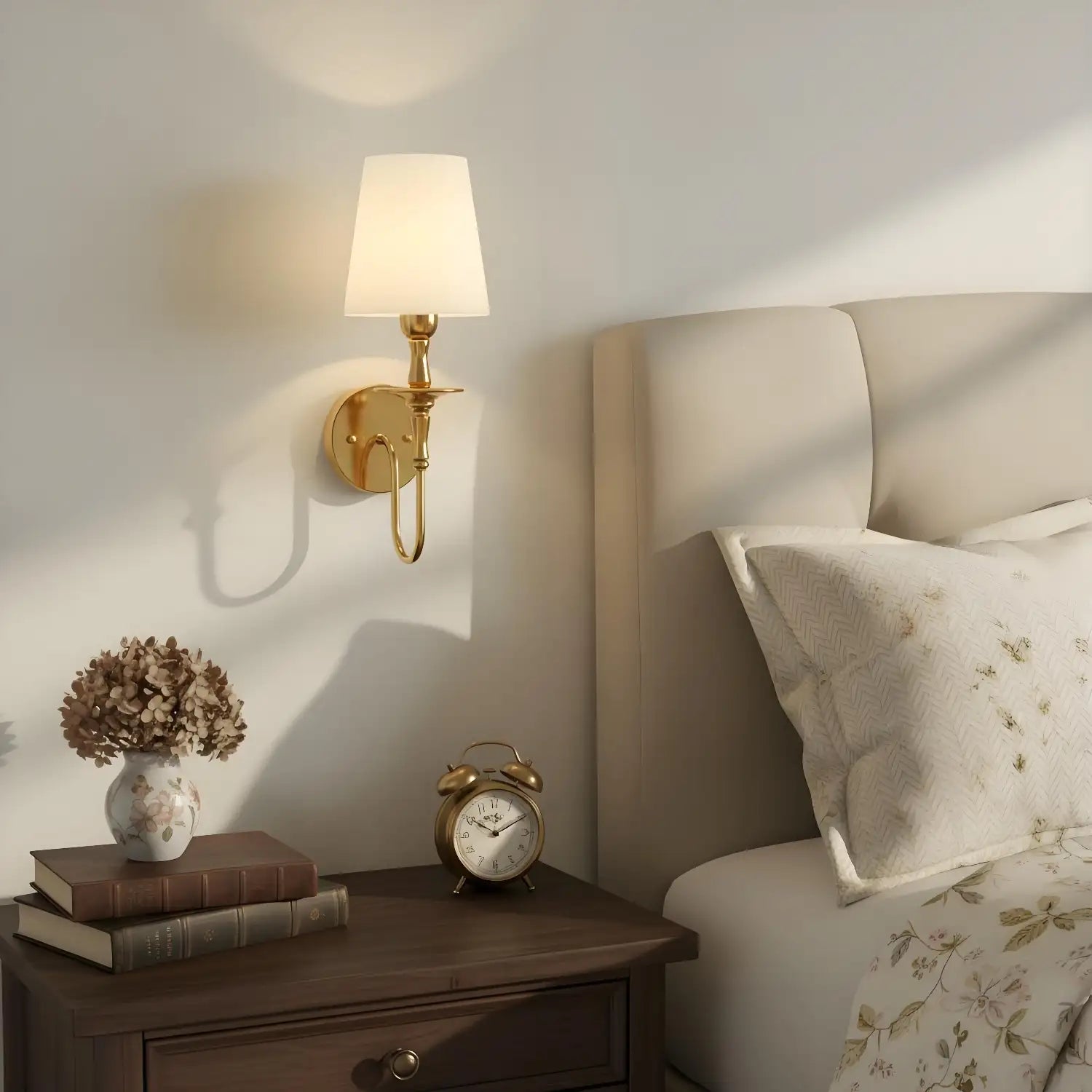 Xanthe Retro Classic Gold Curving Arm Wall Sconce15.webp__PID:cca56f3c-cbca-4a27-8113-b102d1d671e5